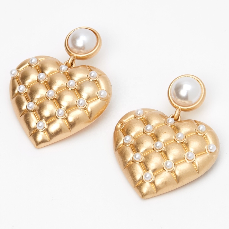 Find the Perfect Pair of Sterling Silver Earrings for Your Business and Affordable